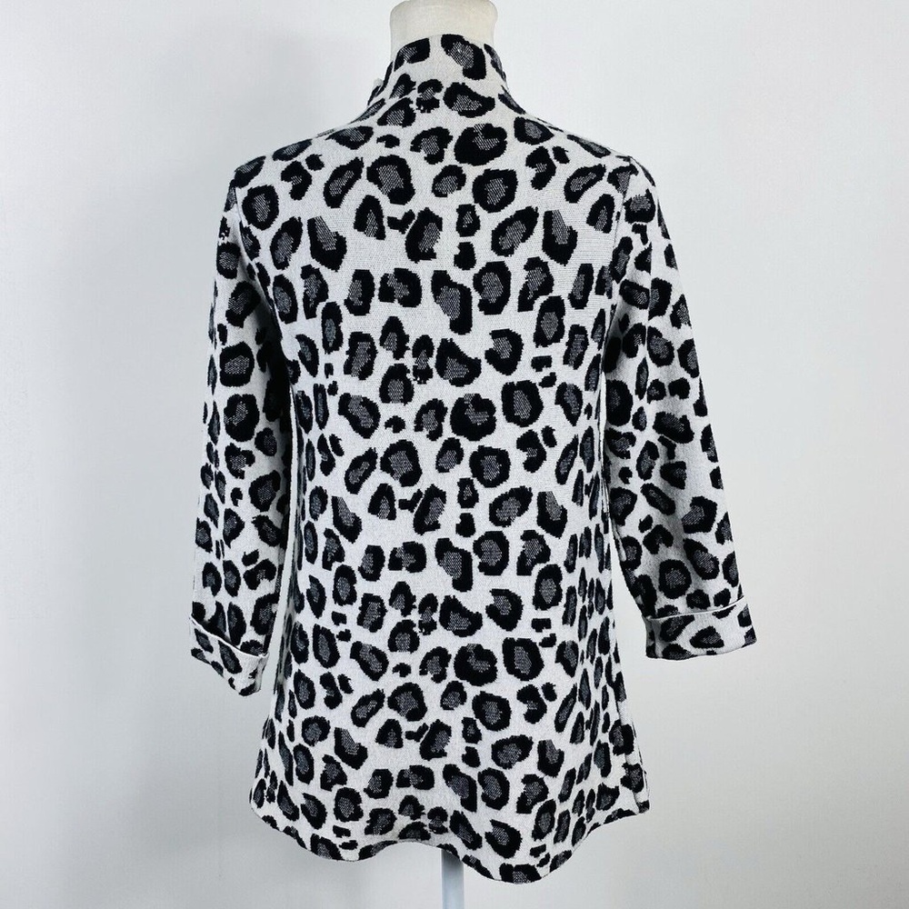 Women's Tahari gray/black leopard print mock neck sweater - Picture 2 of 4